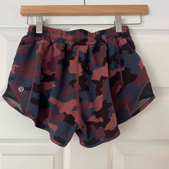 Woman’s lululemon Hotty Hot shorts - Picture 2 of 6